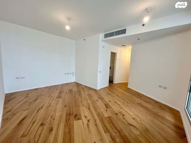 דירה, גרציאני יצחק, גני שרונה, קרית הממשלה, תל אביב יפו