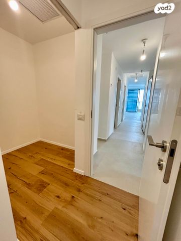 דירה, גרציאני יצחק, גני שרונה, קרית הממשלה, תל אביב יפו