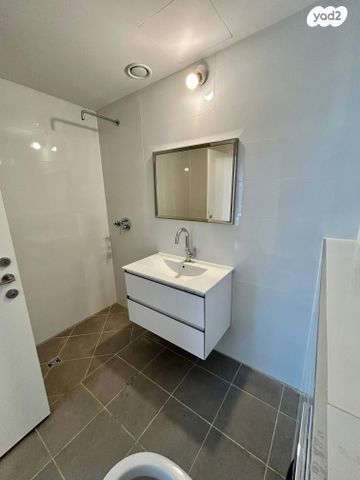 דירה, גרציאני יצחק, גני שרונה, קרית הממשלה, תל אביב יפו