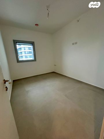 דירה, גרציאני יצחק, גני שרונה, קרית הממשלה, תל אביב יפו