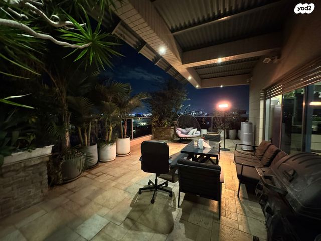 גג/ פנטהאוז, מגדיאל, הוד השרון