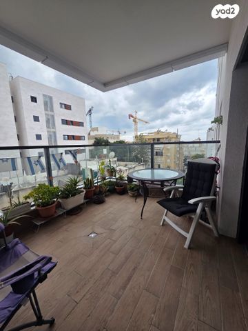 דירה, רעננה