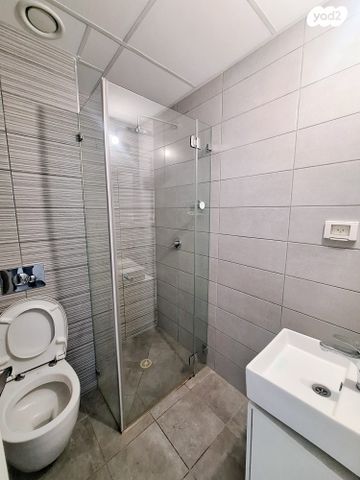 דירה, גרציאני יצחק, גני שרונה, קרית הממשלה, תל אביב יפו