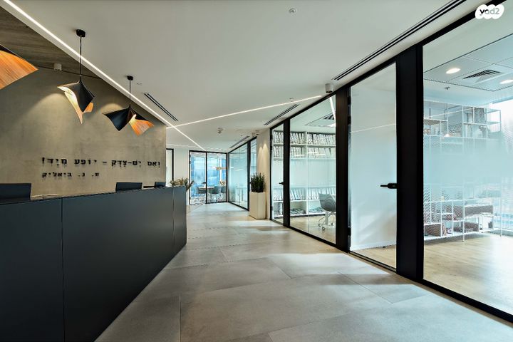 מונטיפיורי, הרכבת