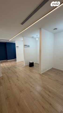 משרדים, דרך העצמאות, שער פלמר, תחנת רכבת השמונה, חיפה