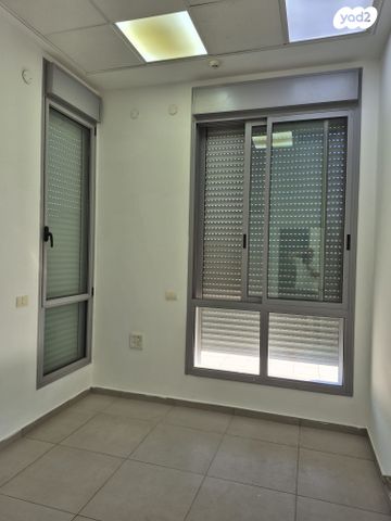 קליניקות, הוד השרון