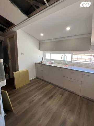 מבני תעשיה, חרושת, אזור תעשיה קרית ביאליק, אזור תעשיה צור שלום, קרית ביאליק