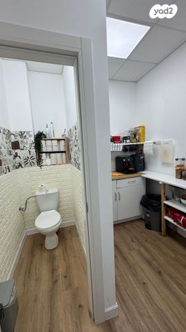 משרדים, דרך העצמאות, שער פלמר, תחנת רכבת השמונה, חיפה