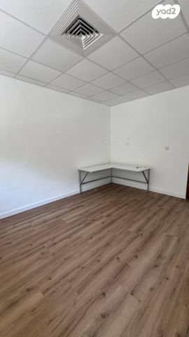 משרדים, דרך העצמאות, שער פלמר, תחנת רכבת השמונה, חיפה