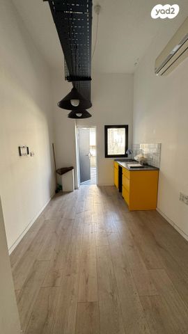 משרדים, דרך העצמאות, שער פלמר, תחנת רכבת השמונה, חיפה