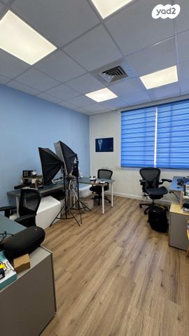 משרדים, דרך העצמאות, שער פלמר, תחנת רכבת השמונה, חיפה