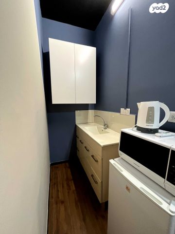 משרדים, דרך העצמאות, שער פלמר, תחנת רכבת השמונה, חיפה