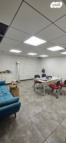 חנויות/ שטח מסחרי, אבא הלל סילבר, לוד