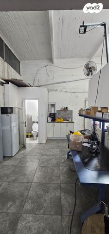 חנויות/ שטח מסחרי, אבא הלל סילבר, לוד