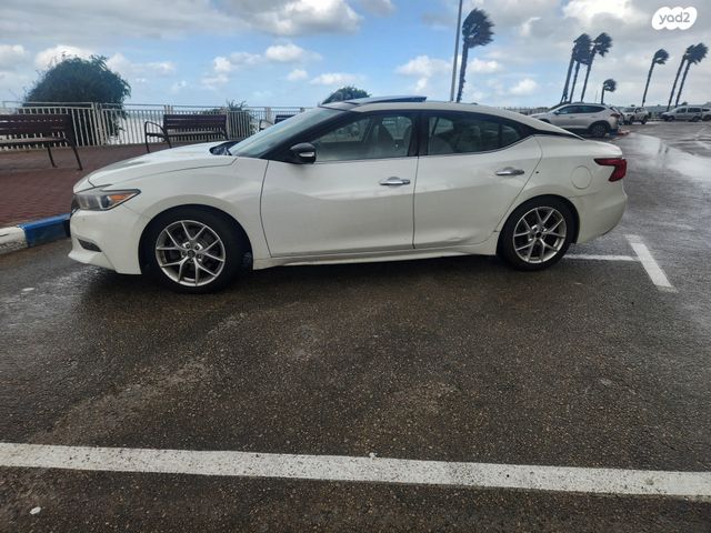 ניסאן מקסימה