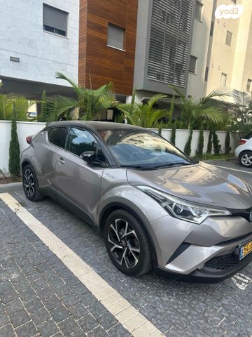 מודעת רכב טויוטה C-HR