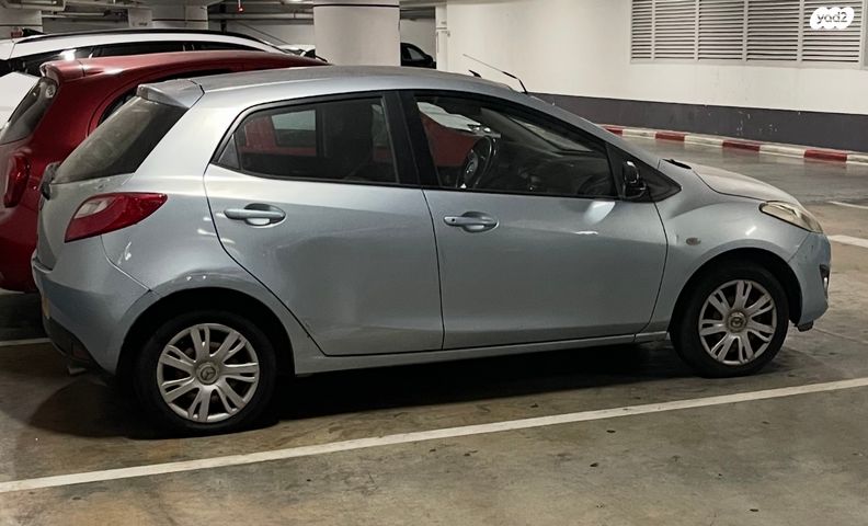 מודעת רכב מאזדה 2