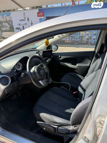 מודעת רכב מאזדה 2