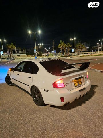 סובארו B4/לגאסי