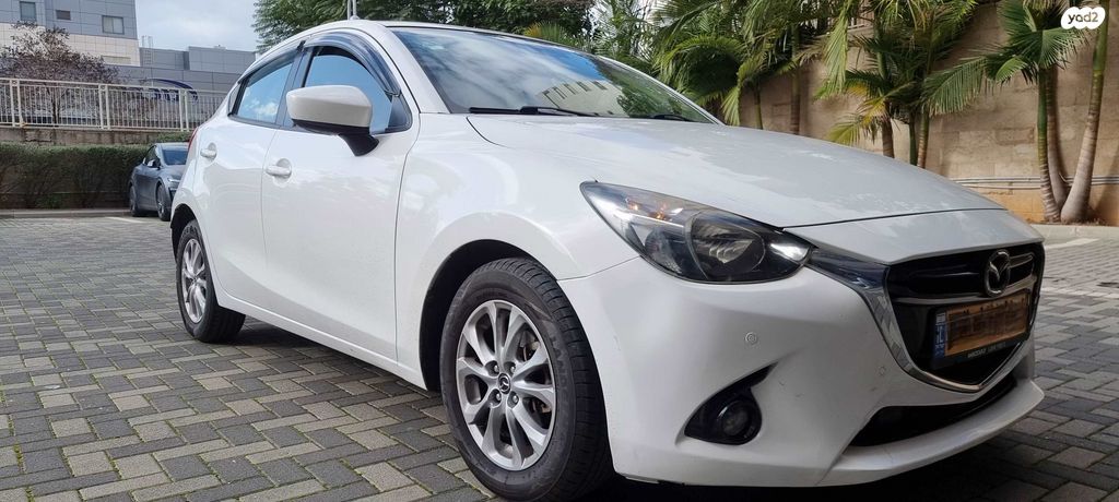 מודעת רכב מאזדה 2