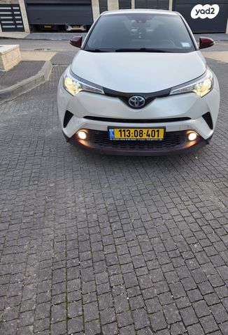 מודעת רכב טויוטה C-HR