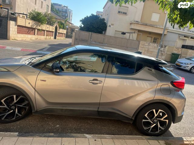 מודעת רכב טויוטה C-HR