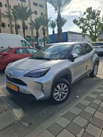 מודעת רכב טויוטה יאריס קרוס