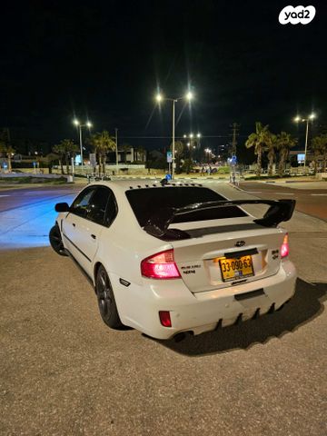 סובארו B4/לגאסי