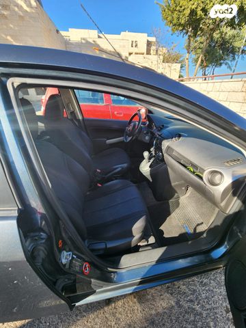 מודעת רכב מאזדה 2