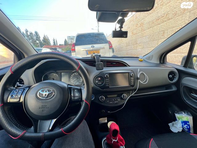 טויוטה יאריס