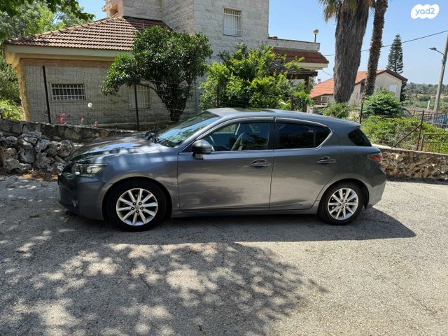 מודעת רכב לקסוס CT