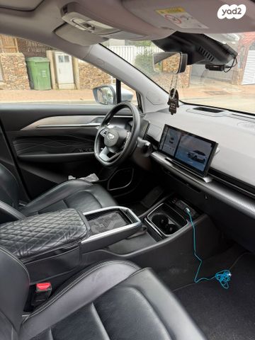 מודעת רכב ג׳ילי Geometry C