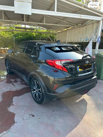 מודעת רכב טויוטה C-HR