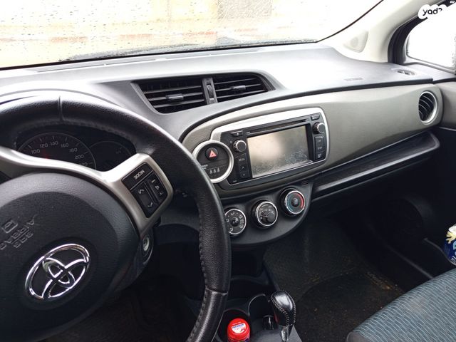 טויוטה יאריס