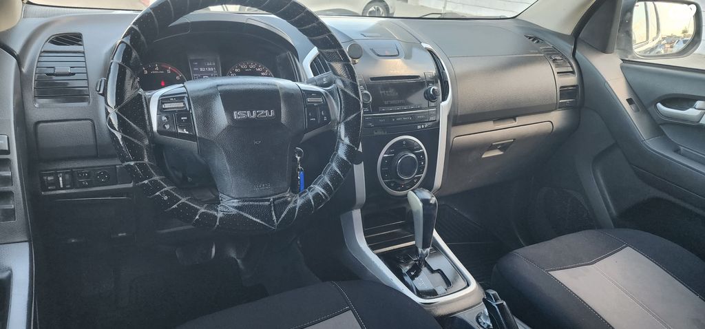 איסוזו די-מקס