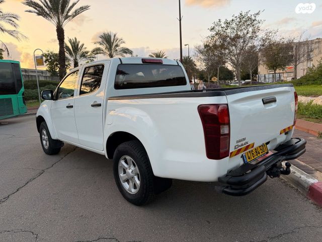 איסוזו די-מקס