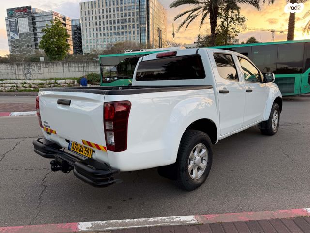 איסוזו די-מקס