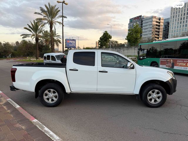 איסוזו די-מקס