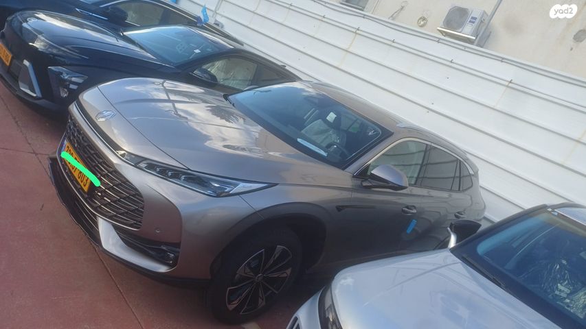 מודעת רכב אם ג'י EHS PHEV