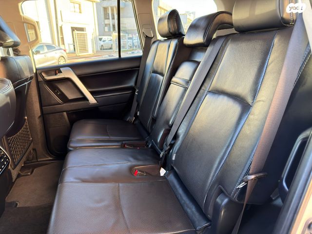 טויוטה לנד קרוזר