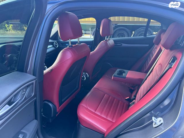 מודעת רכב אלפא רומיאו סטלביו