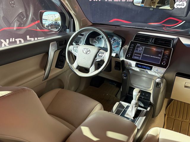 טויוטה לנד קרוזר