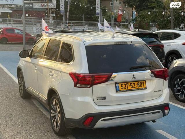 מיצובישי אאוטלנדר