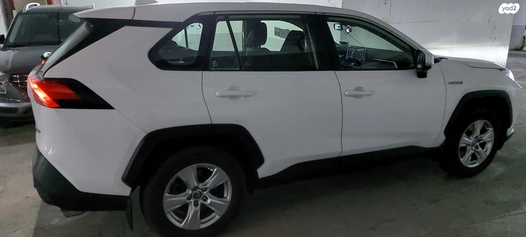 מודעת רכב טויוטה RAV4