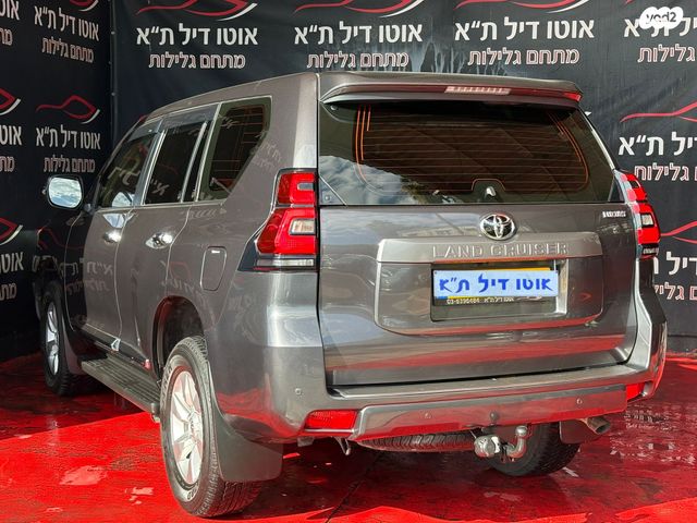 טויוטה לנד קרוזר