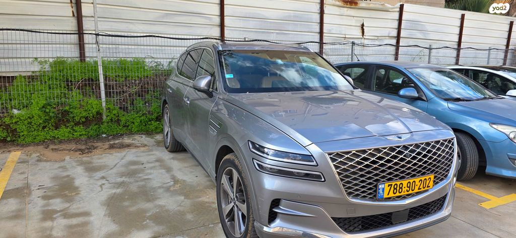 מודעת רכב ג'נסיס GV80