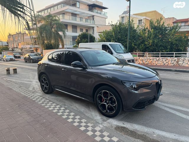 אלפא רומיאו סטלביו