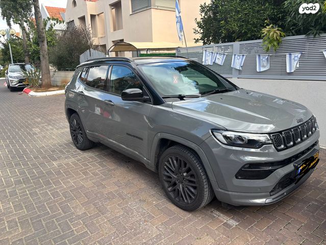 מודעת רכב ג'יפ קומפאס