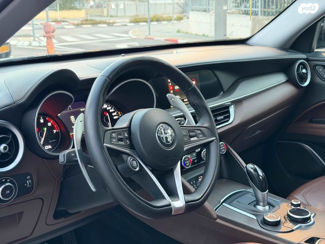 אלפא רומיאו סטלביו