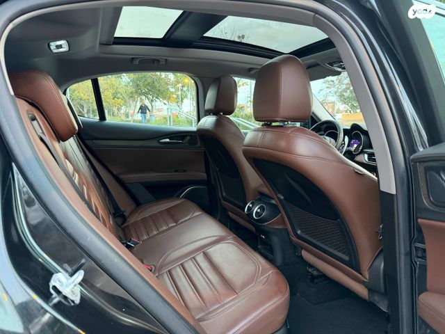 אלפא רומיאו סטלביו